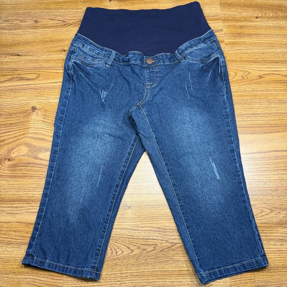 Hybrid & Company Blue Maternity Capri/Long Shorts - Size Medium
